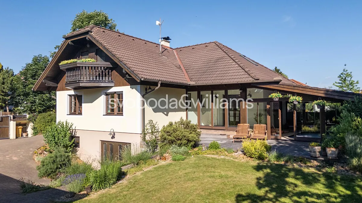 Prodej rodinného domu 492 m², pozemek 3141 m²